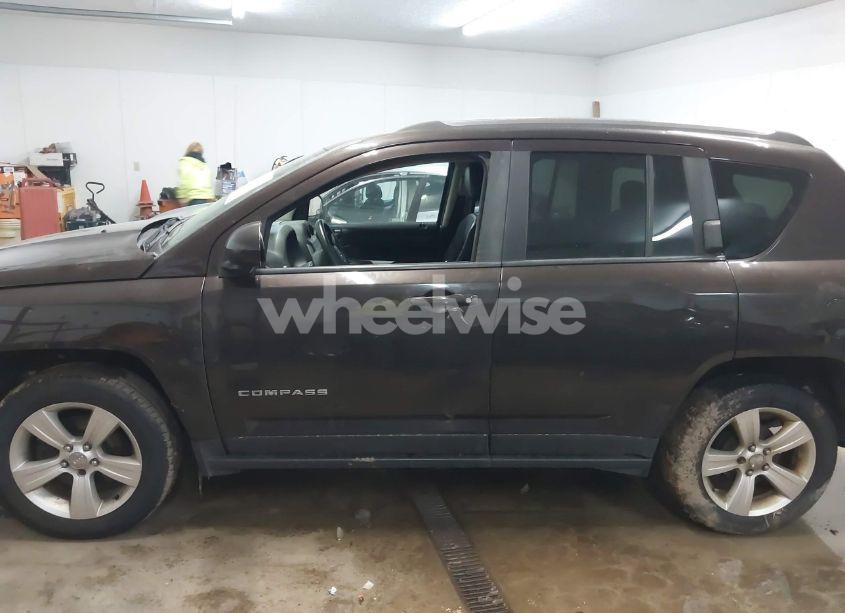 Photo 15 of 2014 Jeep Compass LATITUDE (VIN 1C4NJCEB0ED628378)