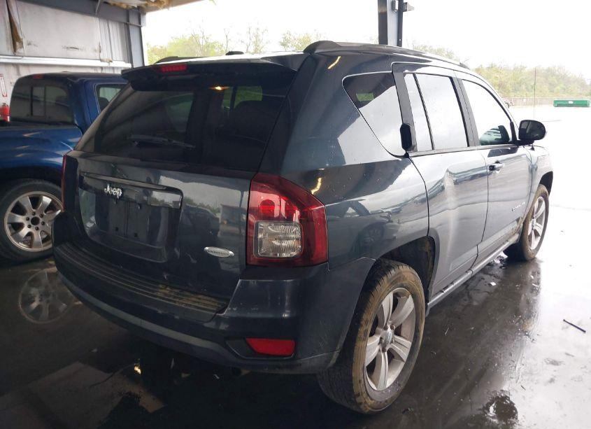 Photo 4 of 2015 Jeep Compass LATITUDE (VIN 1C4NJCEB0FD131414)