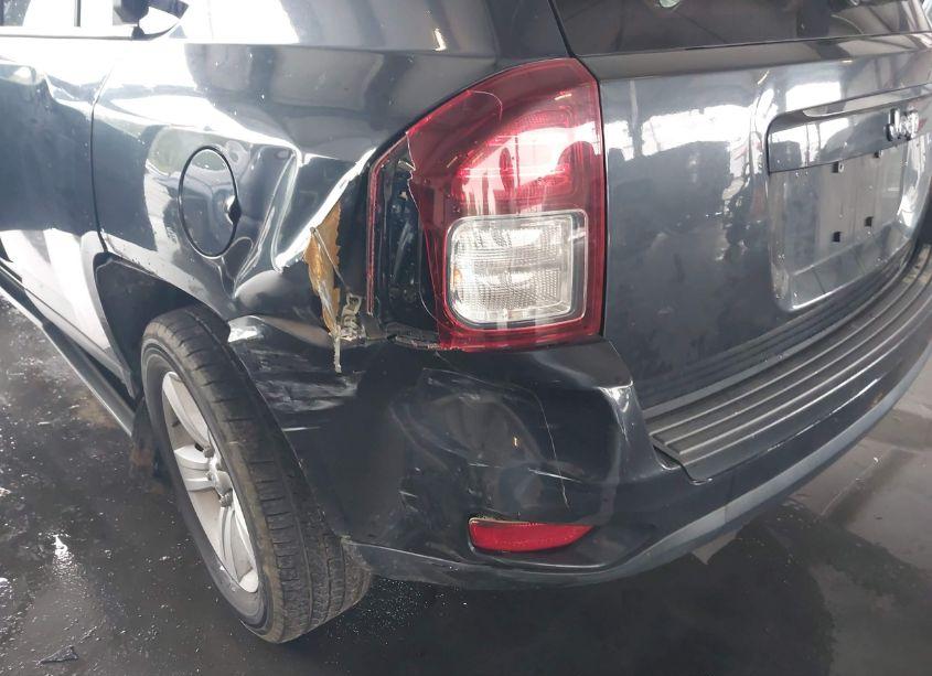 Photo 6 of 2015 Jeep Compass LATITUDE (VIN 1C4NJCEB0FD131414)