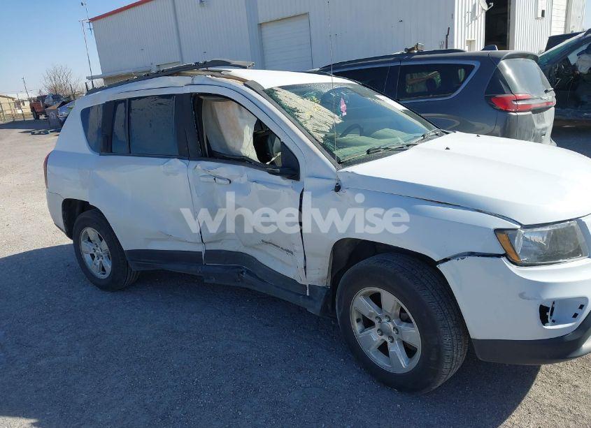 Photo 5 of 2016 Jeep Compass LATITUDE (VIN 1C4NJCEB0GD709965)