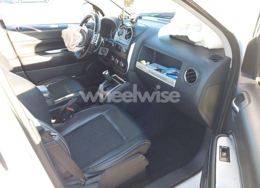 Photo 5 of 2017 Jeep Compass LATITUDE FWD (VIN 1C4NJCEB0HD198775)