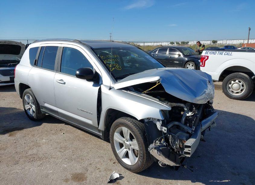 2013 Jeep Compass LATITUDE (VIN 1C4NJCEB1DD255334) main photo