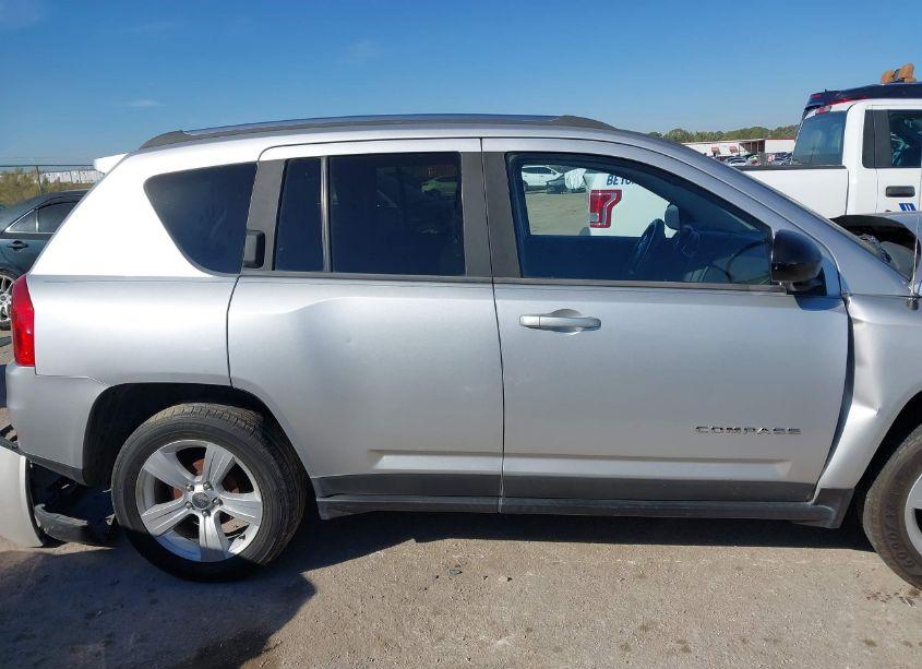 Photo 13 of 2013 Jeep Compass LATITUDE (VIN 1C4NJCEB1DD255334)