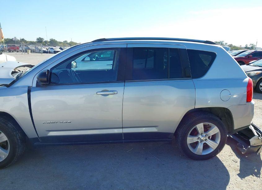 Photo 14 of 2013 Jeep Compass LATITUDE (VIN 1C4NJCEB1DD255334)