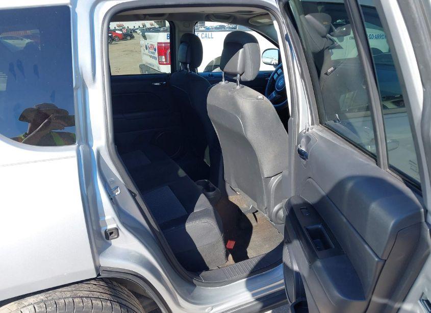 Photo 8 of 2013 Jeep Compass LATITUDE (VIN 1C4NJCEB1DD255334)