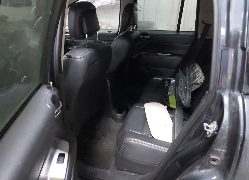 Photo 8 of 2014 Jeep Compass LATITUDE (VIN 1C4NJCEB1ED802295)