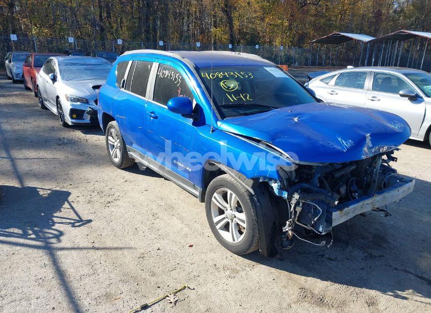 2014 Jeep Compass LATITUDE (VIN 1C4NJCEB3ED698750) main photo