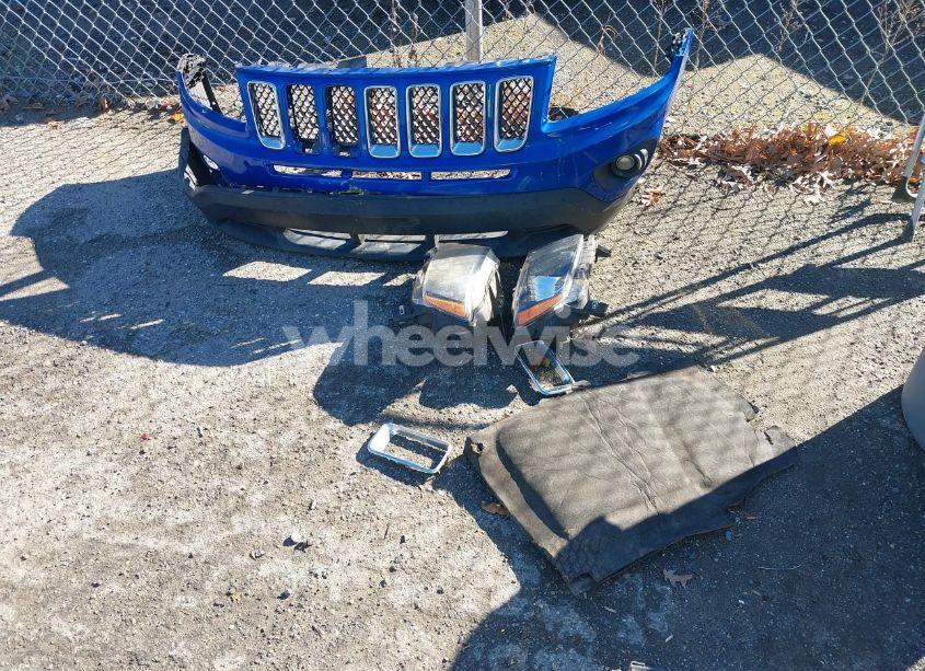 Photo 12 of 2014 Jeep Compass LATITUDE (VIN 1C4NJCEB3ED698750)