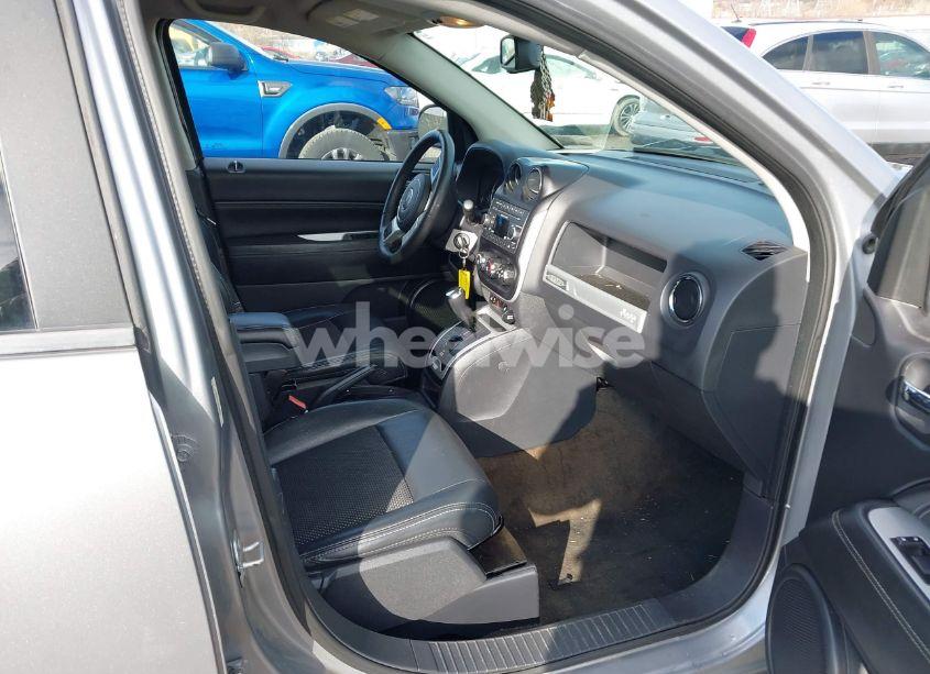 Photo 5 of 2017 Jeep Compass LATITUDE FWD (VIN 1C4NJCEB5HD163021)