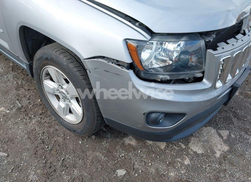 Photo 6 of 2017 Jeep Compass LATITUDE FWD (VIN 1C4NJCEB5HD163021)