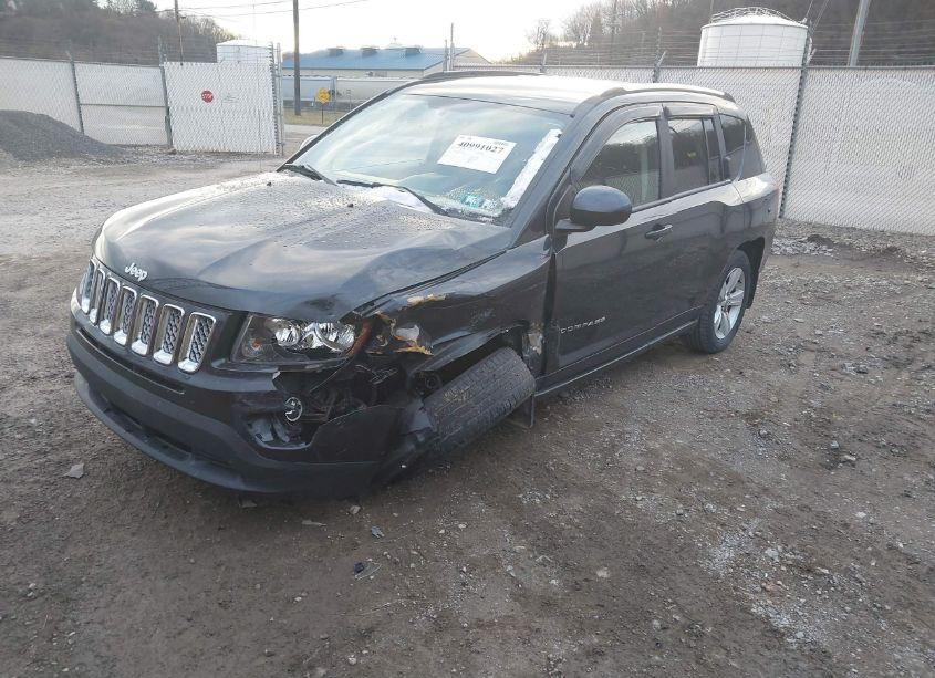 Photo 2 of 2014 Jeep Compass LATITUDE (VIN 1C4NJCEB6ED531458)