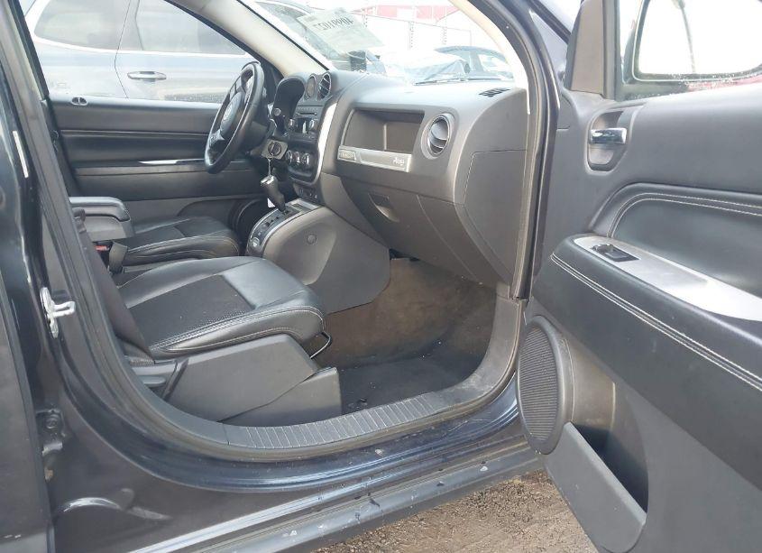 Photo 5 of 2014 Jeep Compass LATITUDE (VIN 1C4NJCEB6ED531458)