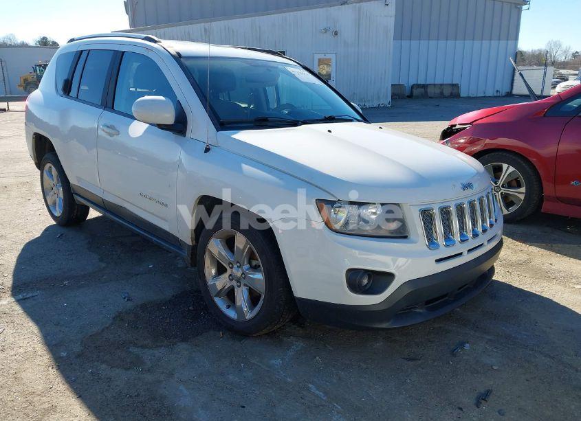 2014 Jeep Compass LATITUDE (VIN 1C4NJCEB6ED628319) main photo
