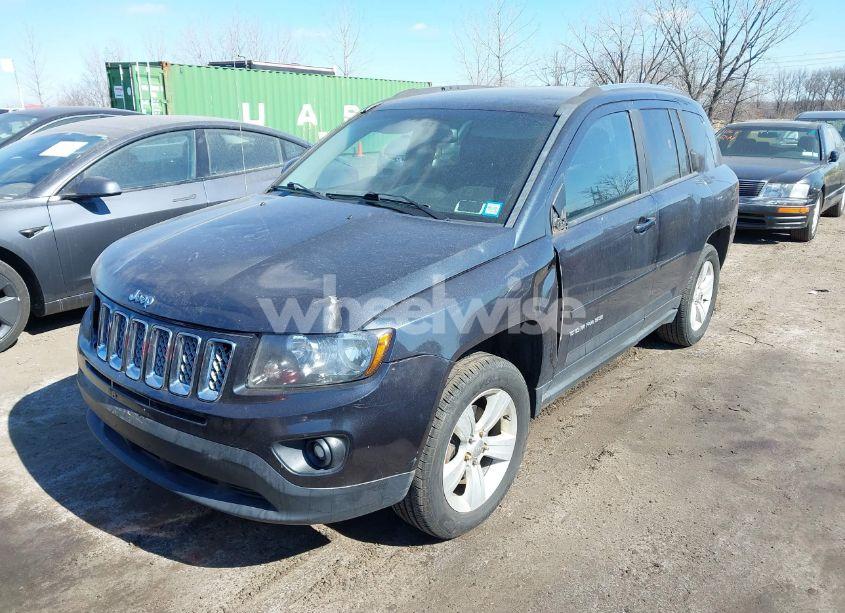 Photo 2 of 2014 Jeep Compass LATITUDE (VIN 1C4NJCEB7ED660521)