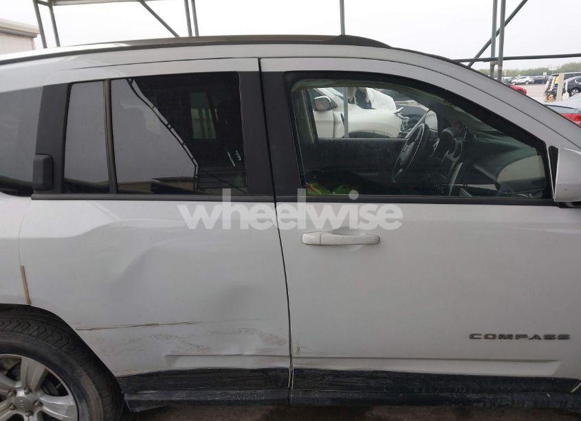 Photo 13 of 2014 Jeep Compass LATITUDE (VIN 1C4NJCEB7ED707997)