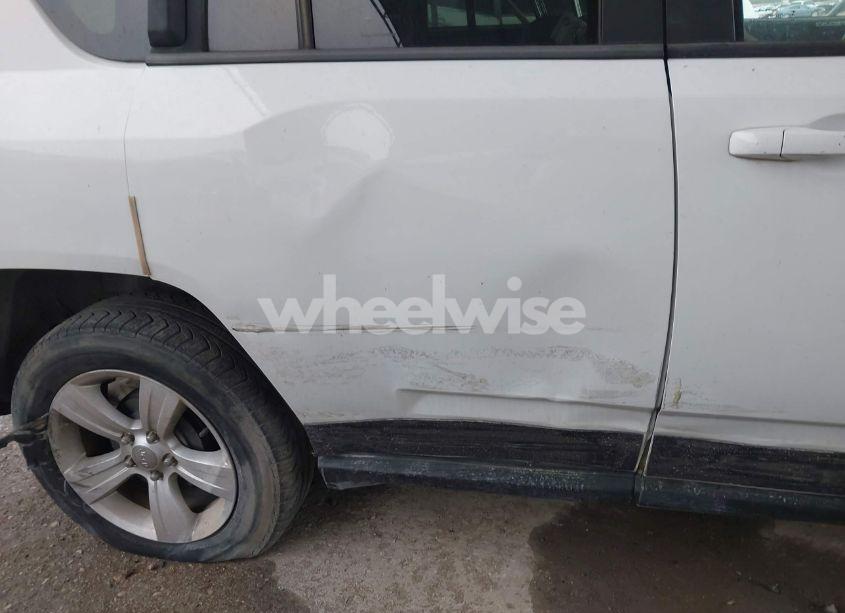 Photo 6 of 2014 Jeep Compass LATITUDE (VIN 1C4NJCEB7ED707997)