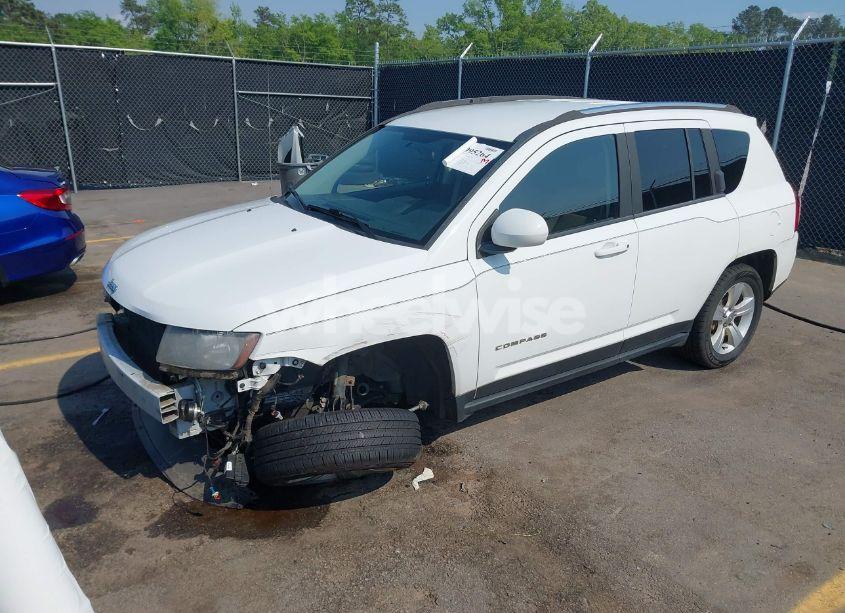 Photo 2 of 2014 Jeep Compass LATITUDE (VIN 1C4NJCEB7ED794428)