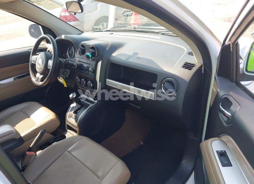 Photo 5 of 2014 Jeep Compass LATITUDE (VIN 1C4NJCEB7ED794428)