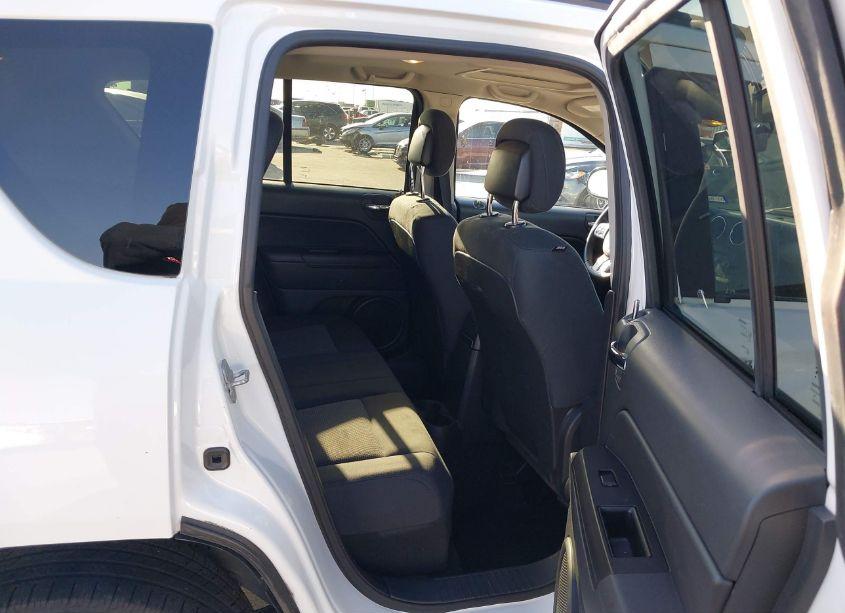 Photo 8 of 2012 Jeep Compass LATITUDE (VIN 1C4NJCEB8CD688289)