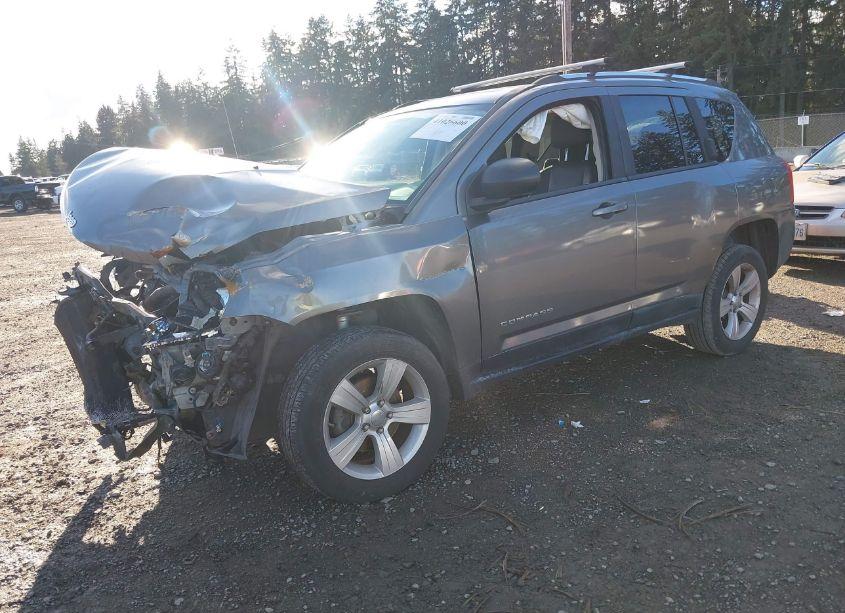 Photo 2 of 2013 Jeep Compass LATITUDE (VIN 1C4NJCEB8DD123932)