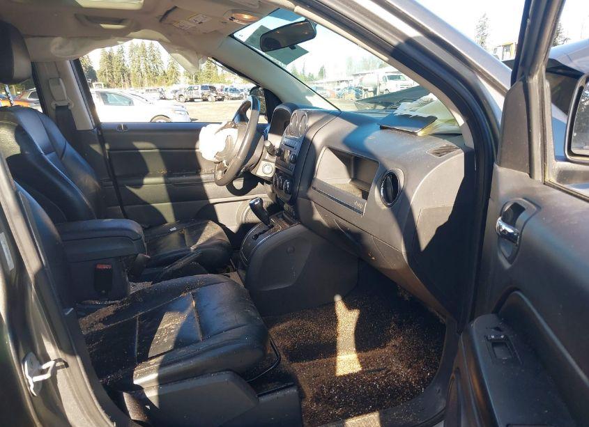 Photo 5 of 2013 Jeep Compass LATITUDE (VIN 1C4NJCEB8DD123932)