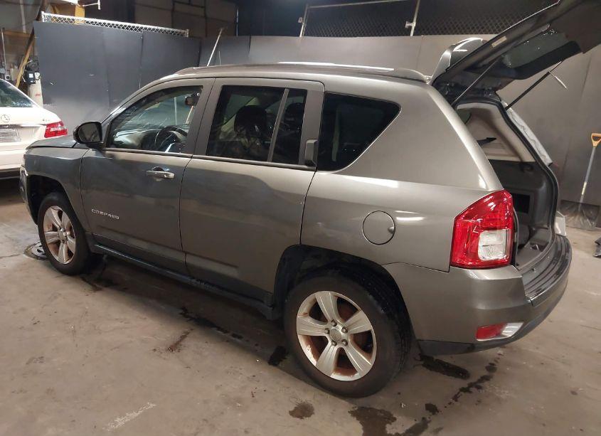 Photo 3 of 2013 Jeep Compass LATITUDE (VIN 1C4NJCEB8DD255024)