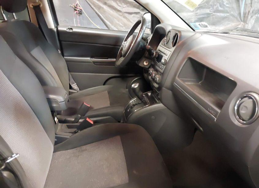 Photo 5 of 2013 Jeep Compass LATITUDE (VIN 1C4NJCEB8DD255024)