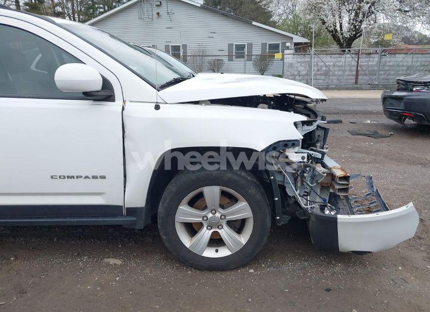 Photo 19 of 2014 Jeep Compass LATITUDE (VIN 1C4NJCEB8ED518193)