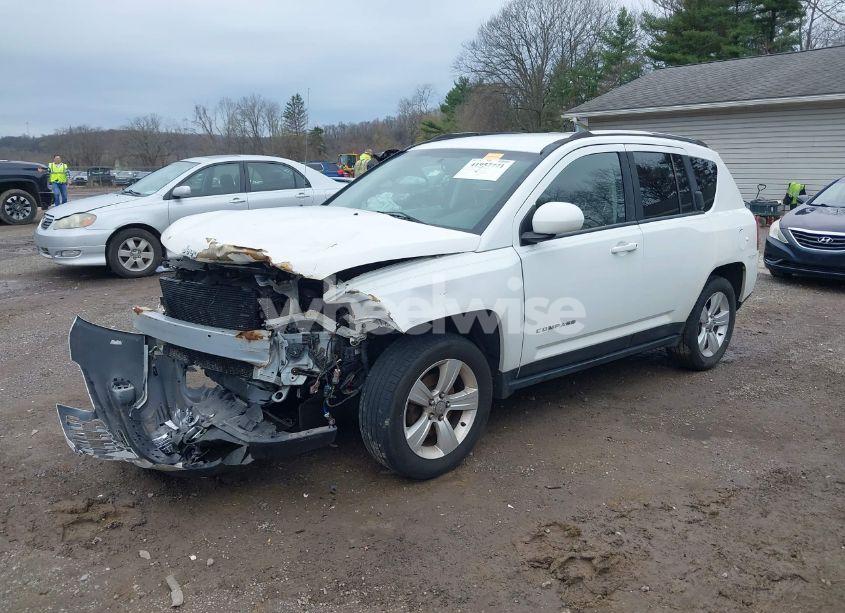Photo 2 of 2014 Jeep Compass LATITUDE (VIN 1C4NJCEB8ED518193)