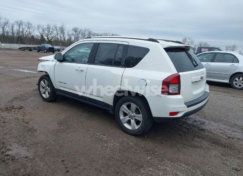 Photo 3 of 2014 Jeep Compass LATITUDE (VIN 1C4NJCEB8ED518193)