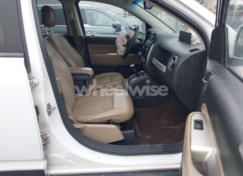 Photo 5 of 2014 Jeep Compass LATITUDE (VIN 1C4NJCEB8ED518193)