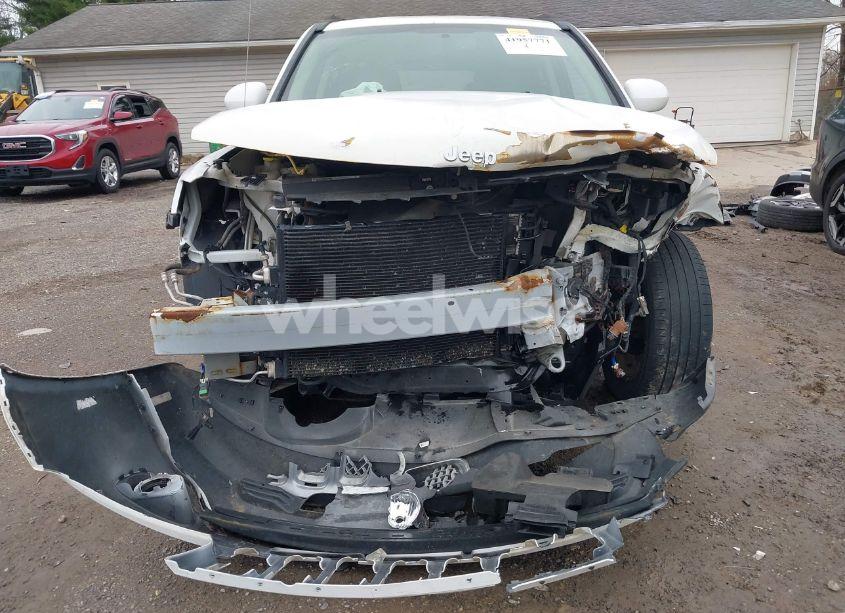 Photo 6 of 2014 Jeep Compass LATITUDE (VIN 1C4NJCEB8ED518193)