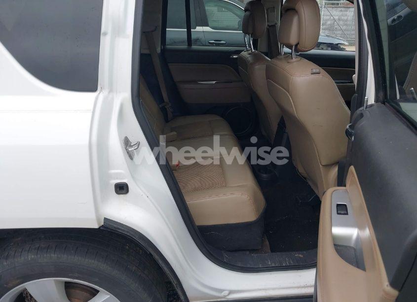 Photo 8 of 2014 Jeep Compass LATITUDE (VIN 1C4NJCEB8ED518193)