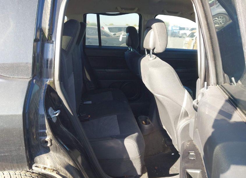 Photo 8 of 2013 Jeep Compass LATITUDE (VIN 1C4NJCEB9DD237504)