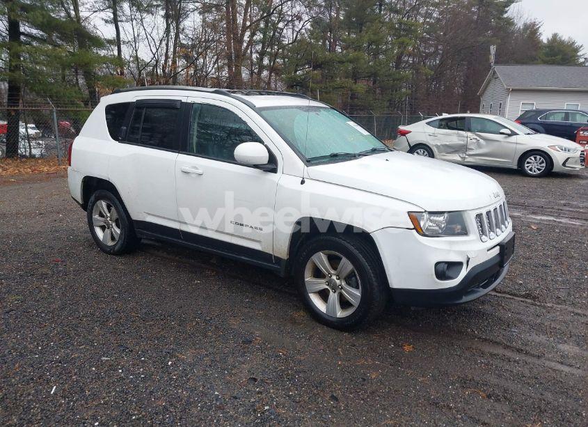 2014 Jeep Compass LATITUDE (VIN 1C4NJCEB9ED660004) main photo