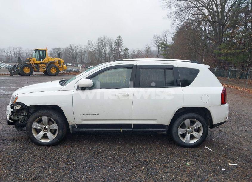 Photo 15 of 2014 Jeep Compass LATITUDE (VIN 1C4NJCEB9ED660004)