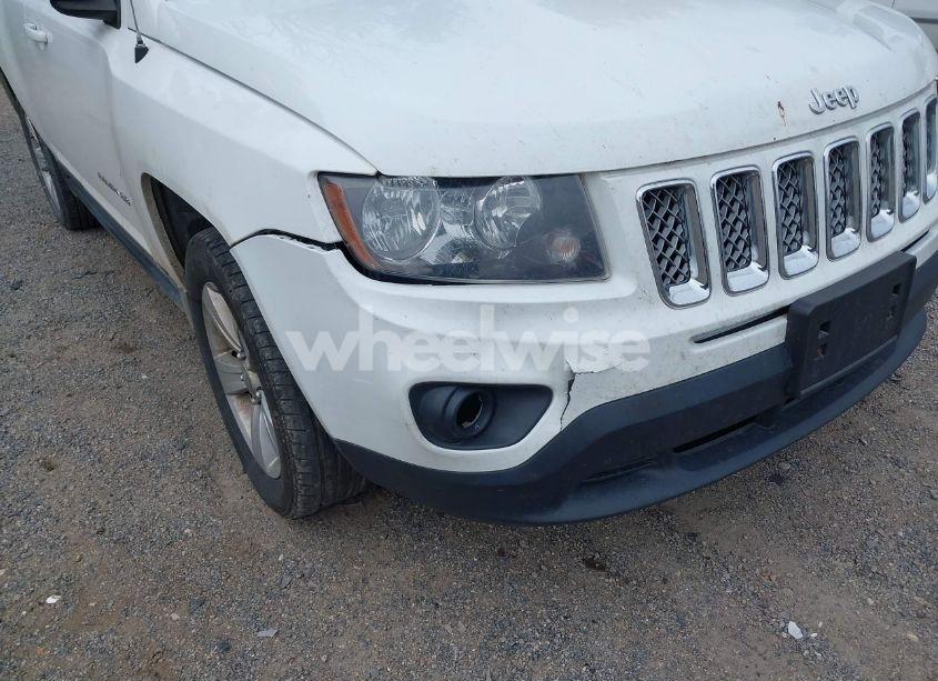 Photo 18 of 2014 Jeep Compass LATITUDE (VIN 1C4NJCEB9ED660004)