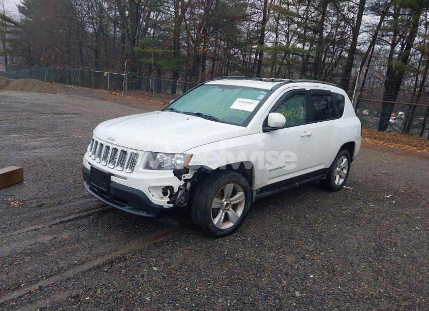 Photo 2 of 2014 Jeep Compass LATITUDE (VIN 1C4NJCEB9ED660004)