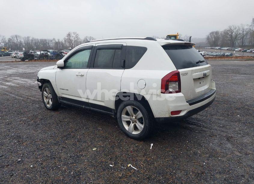 Photo 3 of 2014 Jeep Compass LATITUDE (VIN 1C4NJCEB9ED660004)