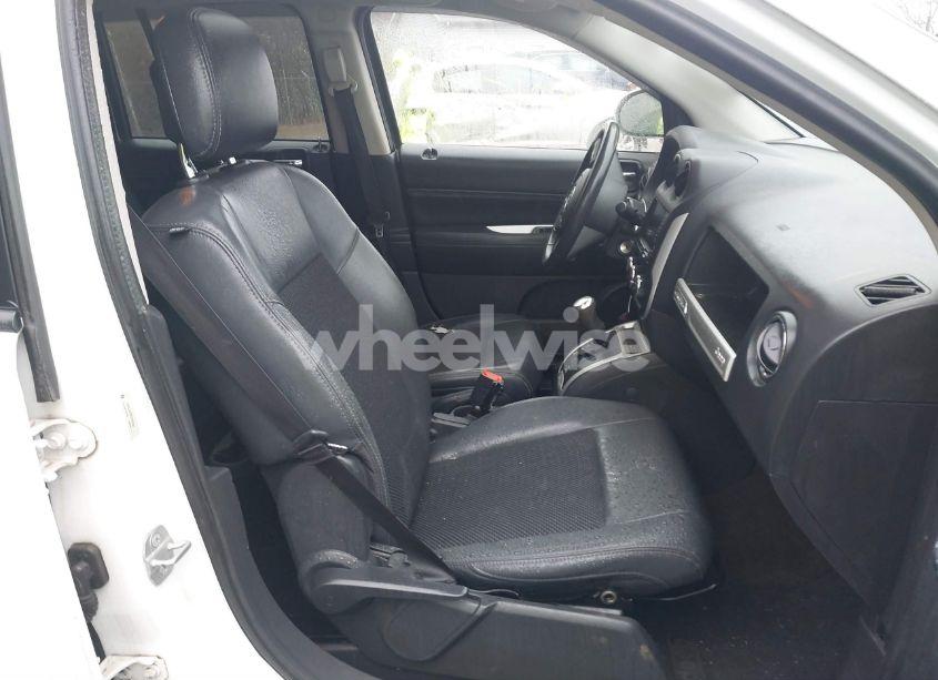 Photo 5 of 2014 Jeep Compass LATITUDE (VIN 1C4NJCEB9ED660004)