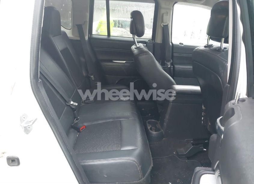 Photo 8 of 2014 Jeep Compass LATITUDE (VIN 1C4NJCEB9ED660004)