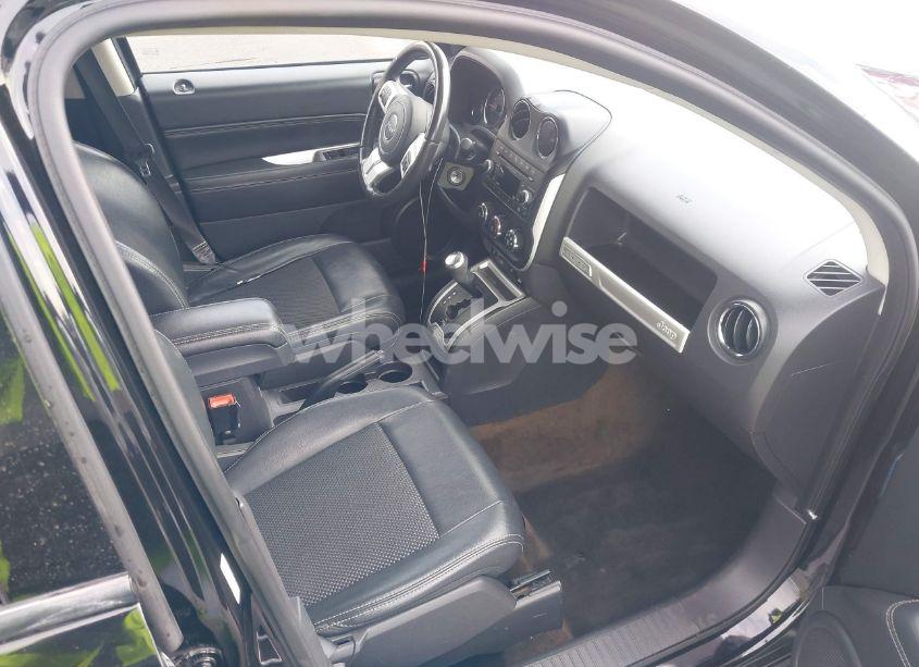 Photo 5 of 2017 Jeep Compass LATITUDE FWD (VIN 1C4NJCEB9HD160736)