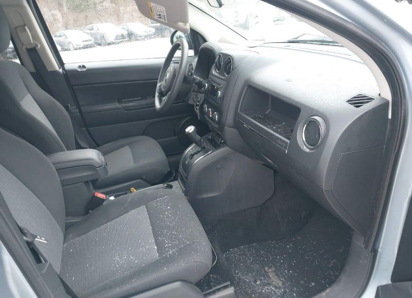 Photo 5 of 2013 Jeep Compass SPORT (VIN 1C4NJDBB0DD168034)