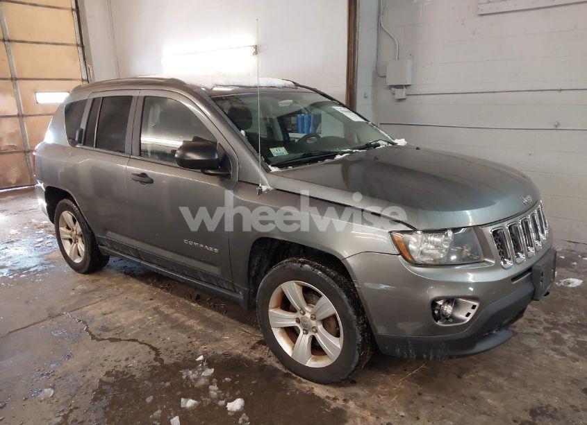 2014 Jeep Compass SPORT (VIN 1C4NJDBB0ED535757) main photo
