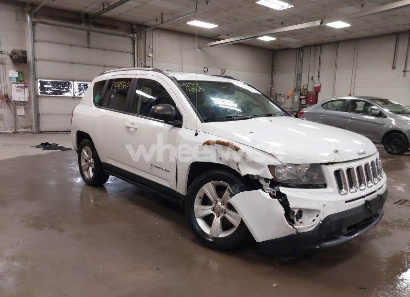 2016 Jeep Compass SPORT (VIN 1C4NJDBB0GD571810) main photo