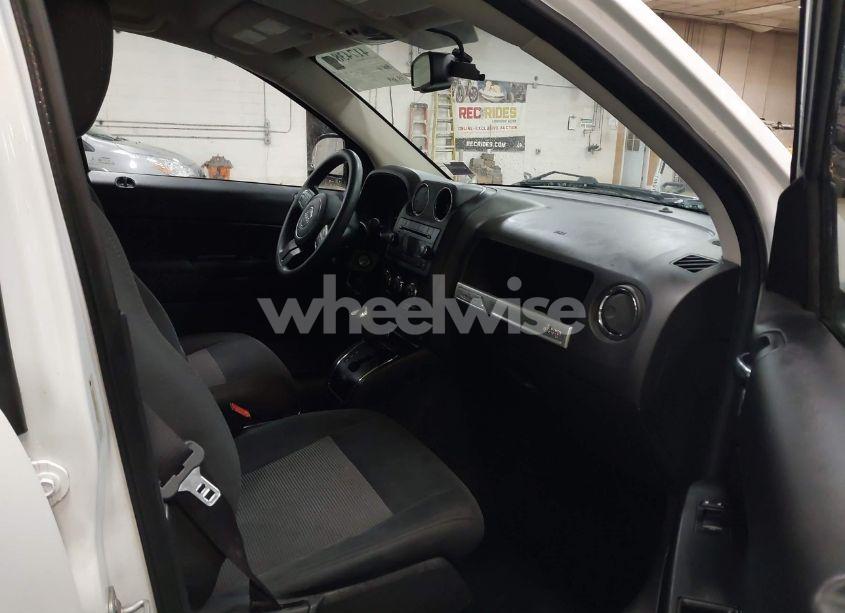 Photo 5 of 2016 Jeep Compass SPORT (VIN 1C4NJDBB0GD571810)