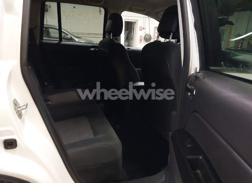 Photo 8 of 2016 Jeep Compass SPORT (VIN 1C4NJDBB0GD571810)