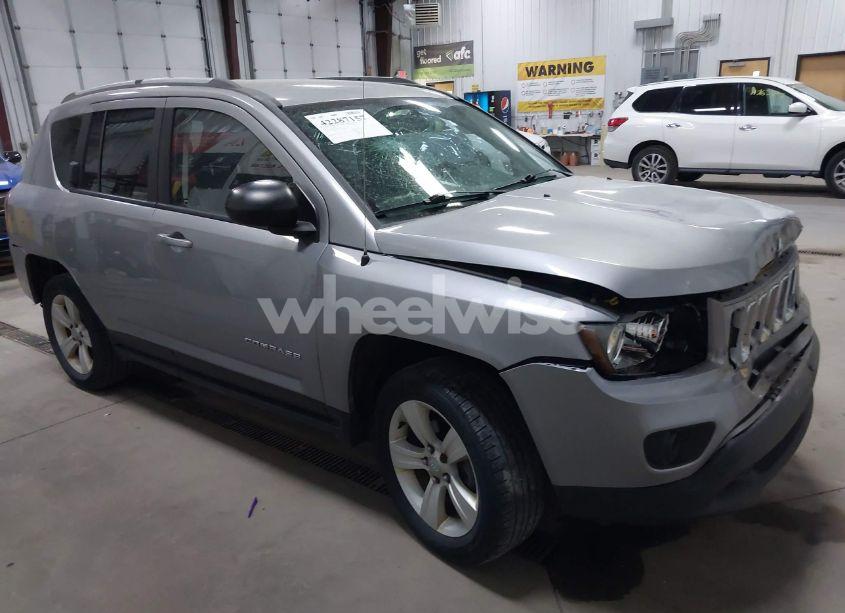 2016 Jeep Compass SPORT (VIN 1C4NJDBB1GD662956) main photo