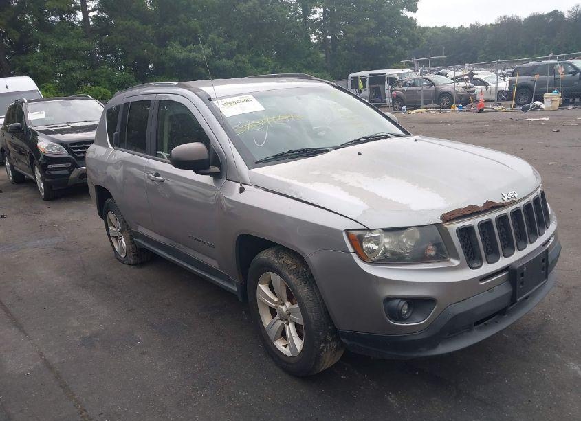 2014 Jeep Compass SPORT (VIN 1C4NJDBB2ED740674) main photo