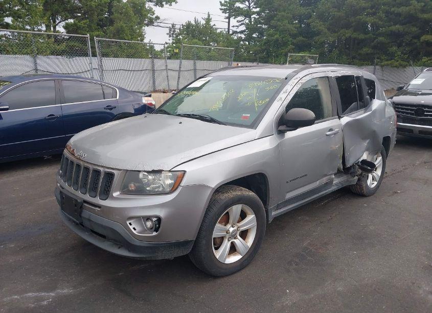 Photo 2 of 2014 Jeep Compass SPORT (VIN 1C4NJDBB2ED740674)